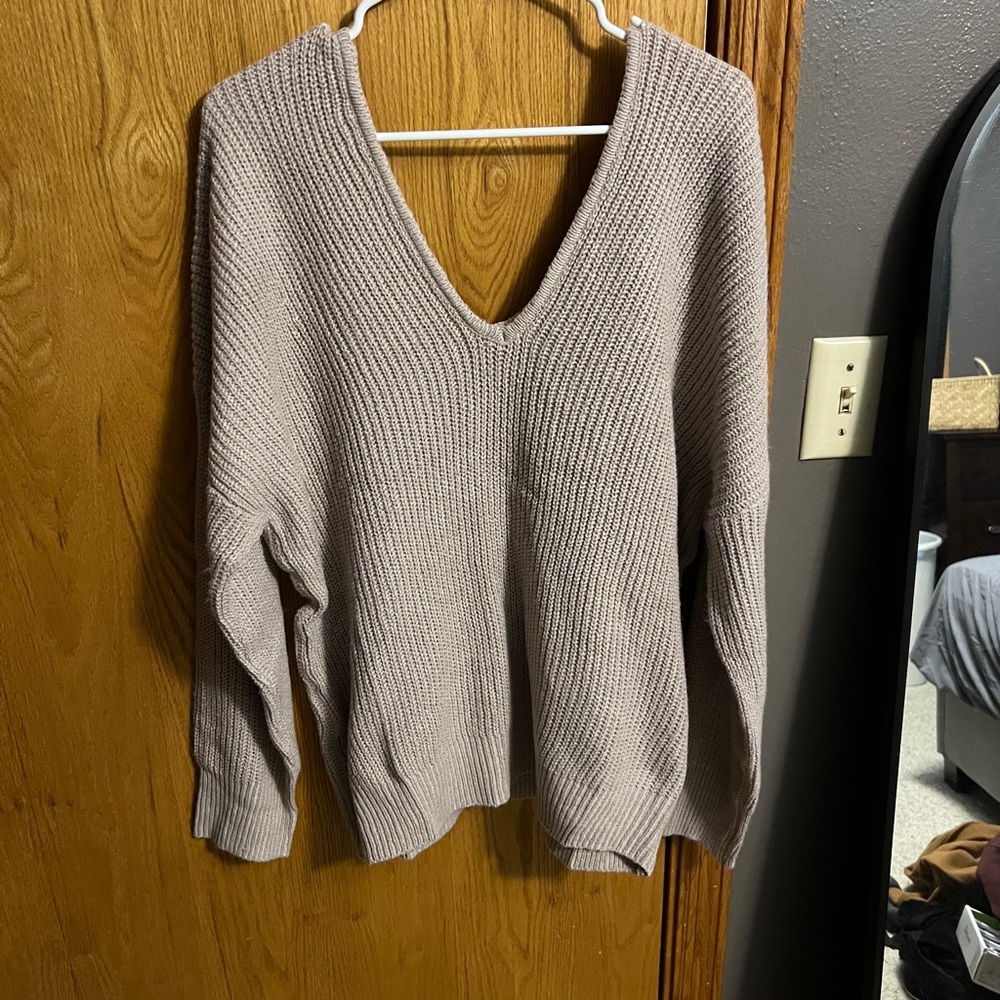 Buckle Women's V-Neck Sweater - Light Gray